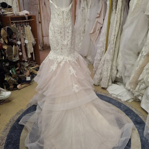 Mori Lee by Madeline Gardner #8118 Wedding Gown (Unaltered) - Picture 8 of 13